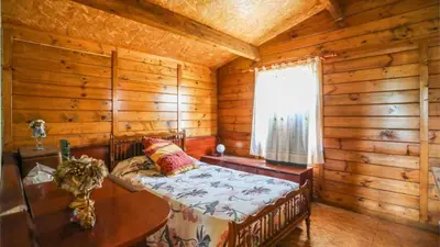 a bedroom with a bed in a log cabin at Casa Donis 2021 in Albufeira