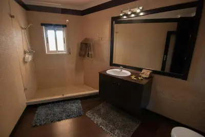 a bathroom with a sink and a shower and a mirror at Apartamento Albufeira- Descobrimentos in Albufeira