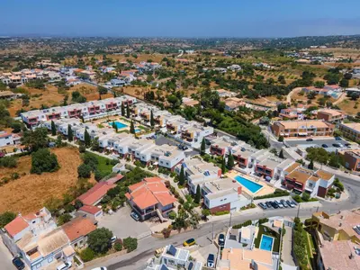 an aerial view of a small town with buildings at Vitismar II com piscina, jardim e garagem in Guia