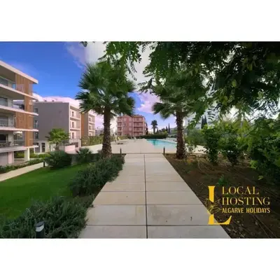 Flat Green Garden by Localhosting
