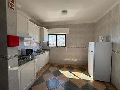 a small kitchen with a sink and a microwave at Cerro Atlantico by Umbral in Albufeira