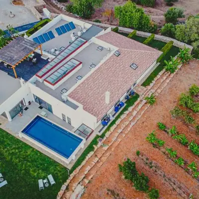 Mercedes Country House