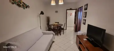 a living room with a couch and a tv at Tulipa Férias (29506) in Vilamoura
