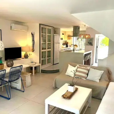 T4 Grand Townhouse Old Village