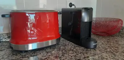 a red and black appliance sitting on a counter at Ritta's house in Albufeira