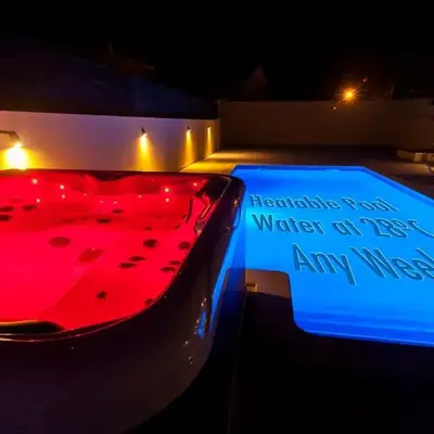 villa Aqua-Jacuzzi-heatable pool-sauna-gym-snooker