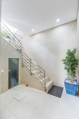 a staircase in a building with a potted plant at Casa Laranjinha in Albufeira
