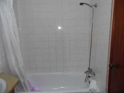 a bathroom with a bath tub with a shower at apartamento em albufeira in Albufeira