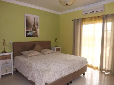 a bedroom with a bed and a window at Villa Estrelamar in Boliqueime