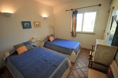 a bedroom with two beds and a window at V2 Aldeia Do Golf- Piscina, Familiar, Aconchegante in Vilamoura