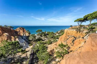 a view of the ocean from the cliffs at Pine Cliffs Gardens in Albufeira