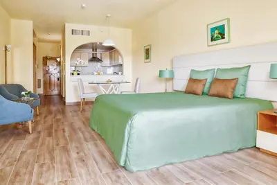 a bathroom with a shower and a toilet and a sink at Ondamar Hotel Apartamentos in Albufeira