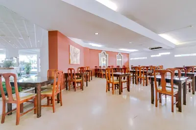 a bar in a restaurant with stools at a counter at Hotel Atismar in Quarteira