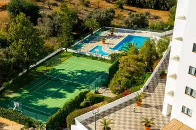 an overhead view of a tennis court in a resort at Janelas do Mar Apartamentos Turisticos in Albufeira