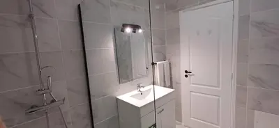 a bathroom with a sink and a shower with a mirror at Apartamento com Piscina em Albufeira, Praia da Oura in Albufeira