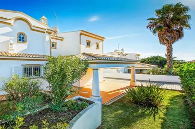 a dining room with a table and chairs at Villa Beatrice in Albufeira