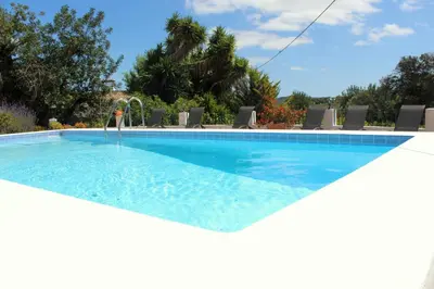 a swimming pool with a water feature in a resort at La Quinta casa com piscina privada in Loulé