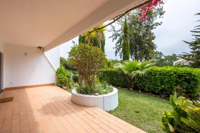 an empty courtyard with a tree in a pot at Victory Village 3B in Quinta do Lago