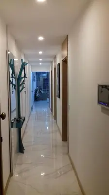 a hallway of a building with a hallwayngth at CASA OKSANA in Albufeira