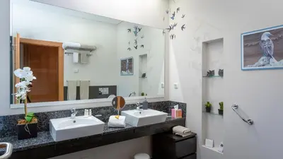 a bathroom with two sinks and a large mirror at Villa Mebahel - Boliqueime in Boliqueime