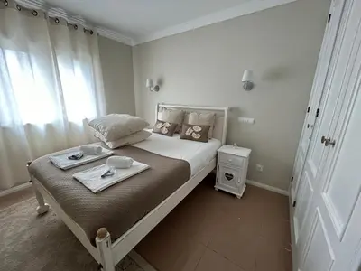 a bedroom with a bed with two dishes on it at Dream House - Condominio com piscina aquecida e propriedade com 5 bicicletas incluindo 1 eletrica in Albufeira