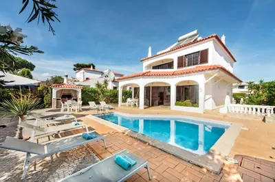 an image of a villa with a swimming pool at Spacious 4 bedroom villa, private pool, free air conditioning and wifi in Quarteira