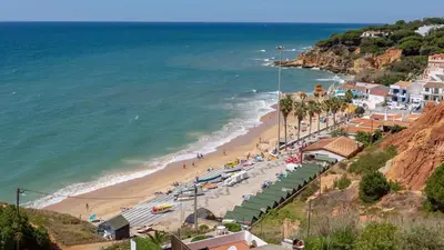 a beach with umbrellas and people on it at Greice Homes-Apartamento 2 quartos, Monte da Balaia, Olhos de Água, Albufeira in Olhos de Água