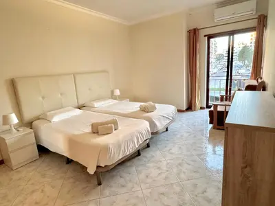 a kitchen with a washing machine and a sink at Vila Columbus T2 Frente Mar e Piscina in Quarteira