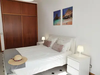 a bedroom with a bed with a hat on it at Solaris- Familiar, Wifi, Totalmente Equipado in Quarteira