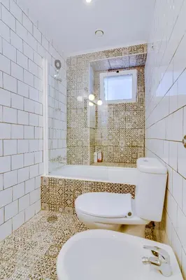 a bathroom with a toilet and a sink and a tub at Groundfloor in Faro