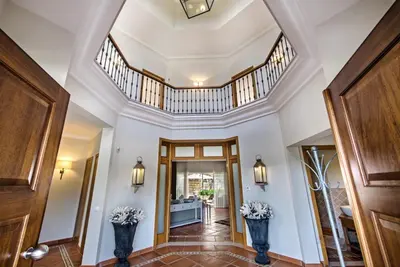 a hallway with a vaulted ceiling and two vases with flowers at Villa Mayfair - Quinta do Lago in Almancil