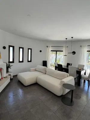 a white living room with a white couch and chairs at Vilamoura Fantástica Moradia com Piscina Privada in Vilamoura