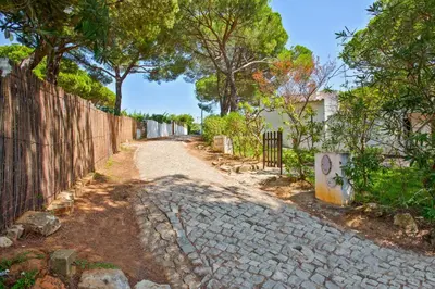 a hallway with a mirror and a table and stairs at Villa Namibe na Quinta da Balaia in Albufeira