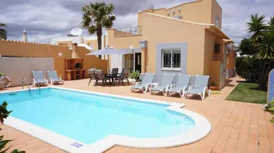 a swimming pool in front of a house at Casa Netos in Galé