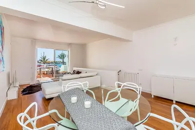 a living room with a table and chairs at Onde a Marina é Casa T2 HsR Vilamarina in Vilamoura