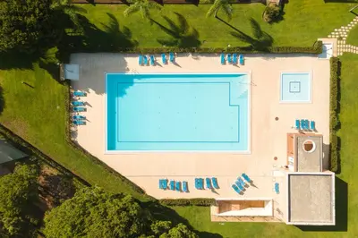 an overhead view of a swimming pool with blue water at Apartamento Monte Laguna in Vilamoura