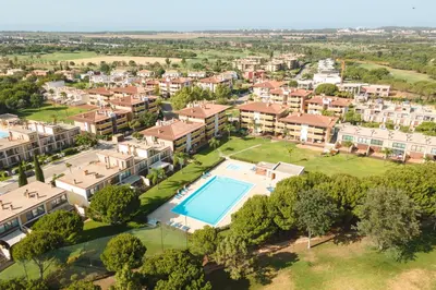 an aerial view of an apartment complex with a swimming pool at Apartamento Monte Laguna in Vilamoura