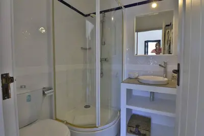 a bathroom with a shower and a toilet and a sink at Villa Vale Do Lobo 2 Townhouse 3 Bedroom Close To Amenities And Beach in Vale do Lobo