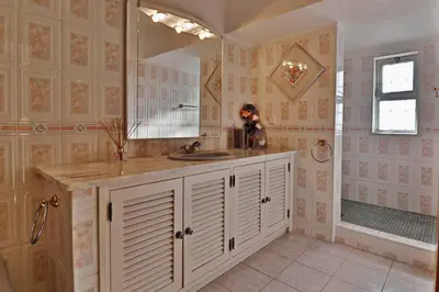 a bathroom with a sink and a mirror at Villa Quadradinhos 3Q 4 Bedrooms Private Pool Short Walk To The Praca in Vale do Lobo