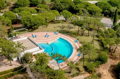 an overhead view of a swimming pool in a park at Apartment Victoria - Quinta do Lago in Quinta do Lago