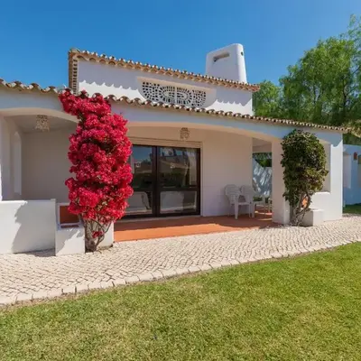 Oura Family House