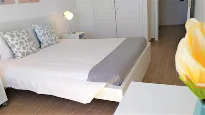 a bedroom with a large white bed with pillows at T1 Mira Praia 7 - Remodelado, Ar-Condicionado, Vista Mar, Wifi in Quarteira