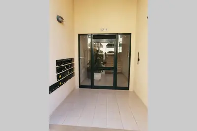 an empty hallway with a glass door in a building at Aparto Golf in Guia