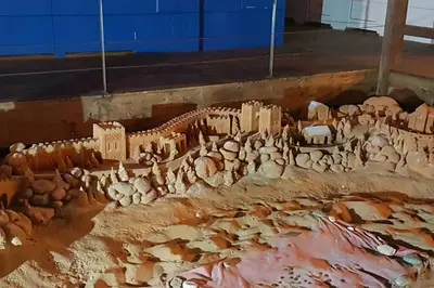 a model of a city with buildings and animals at Aparto Golf in Guia