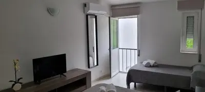 a living room with a tv and a couch at Plage in Albufeira