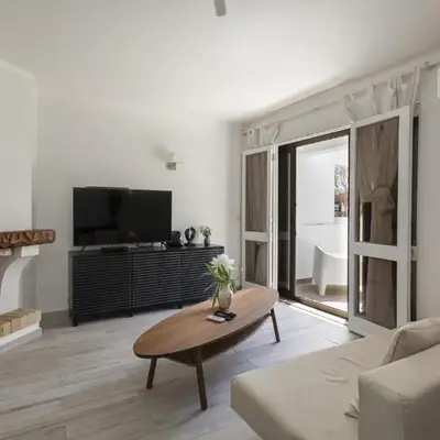 Vilamoura Garden House with Pool & Parking