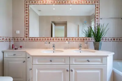 a bathroom with two sinks and a large mirror at Vale de Lobo by Intiholidays in Vale do Lobo
