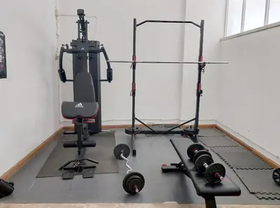 a room with a gym with weights and a chair at Marina Mar Marina by SAPvillas in Vilamoura