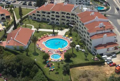 an aerial view of a resort with a swimming pool at Apartamento Albufeira Prestige by Sunnyway in Albufeira