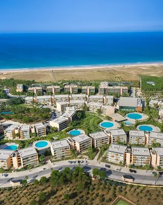 an aerial view of a resort near the ocean at Salgados - Vila das Lagoas in Guia